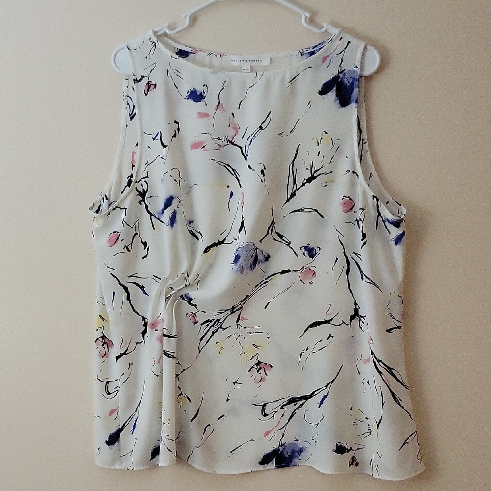 Willow & Thread Chic Floral Sleeveless Blouse/Tank Top
